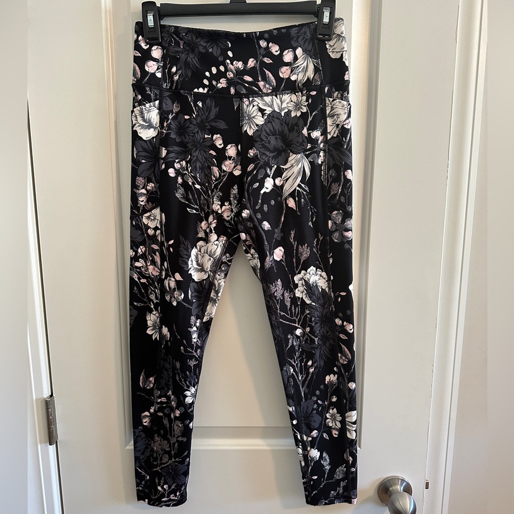COPY - Victoria's Secret Incredible Essential Legging Size 8